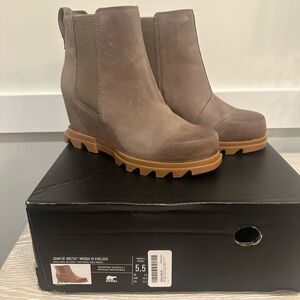 Sorel Women's Tan Wedge Chelsea Boots